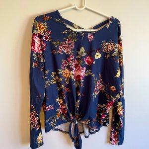 Floral quarter sleeve top, size large.